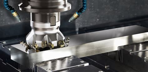 フルサイズのシートのフライス加工に最適な 4x8 CNC ルーター.